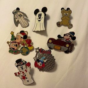 7-pin Disney Parks trading pin bundle